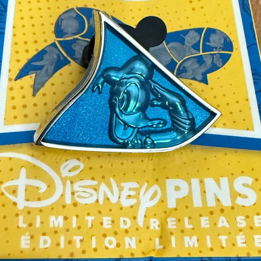 Disney’s Donald Duck 90th Limited Edition Pin - “Saluting”
